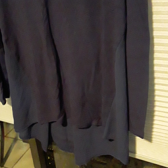 Chico's navy V-neck stretch top - Picture 4 of 9